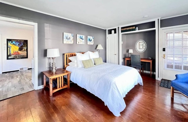 The Grizzly Den - Blocks to UM, DT, River & Trails