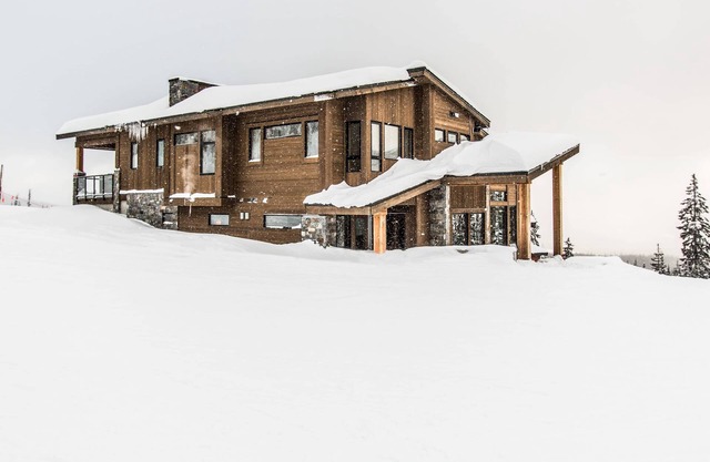 The Hemlock | Slope-Side, Hot Tub & Views