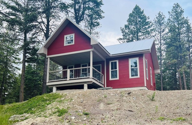 The Hi-Line at Elk Ridge Village cabin 401A with views of Flathead Lake & 🏔️