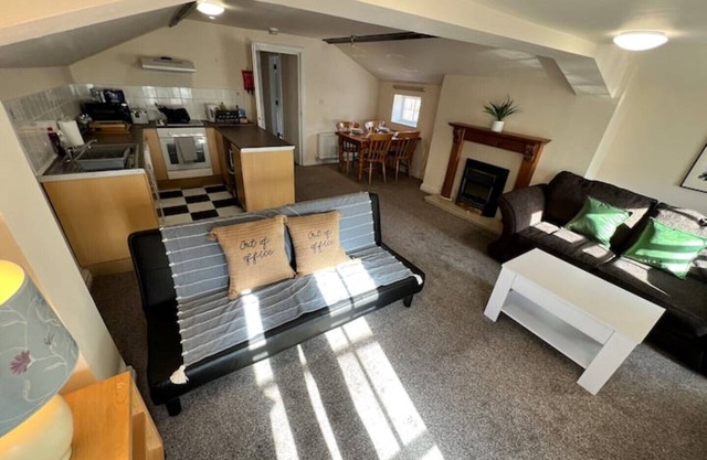 The Hideaway Holywell - Cosy Apartment in Perfect Location