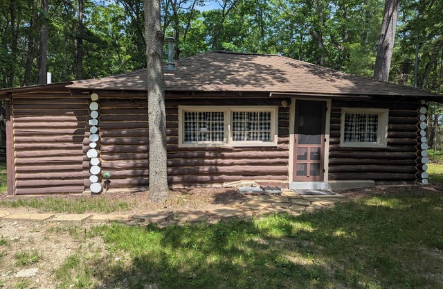New! The Hideout - Cute, Peaceful, and Dog-Friendly Rustic Cabin on Au Sable River