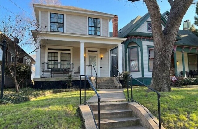 THE HISTORIC VICTORIAN HIDEAWAY - WITH SKYLINE VIEWS!! BEST LOCATION IN UPTOWN!!