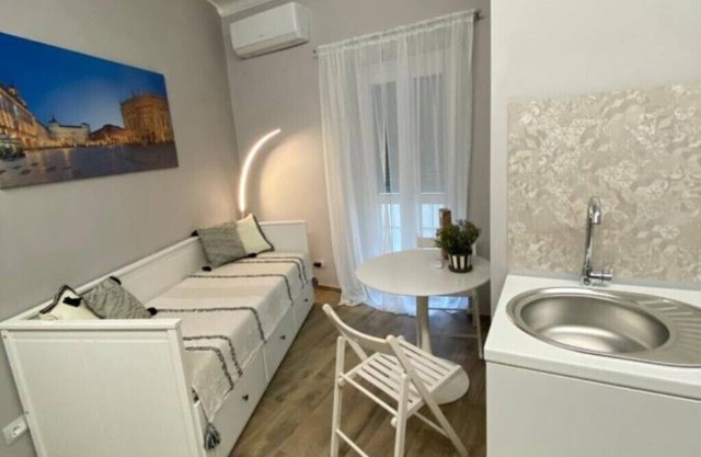 The House in the Alley Room 1