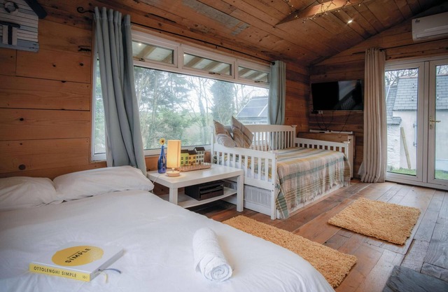 The Hygge Hut - 1 Bed - Freshwest Beach Retreat