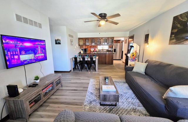 The Lafayette Lounger Unit B, King Bed, Arcade Games