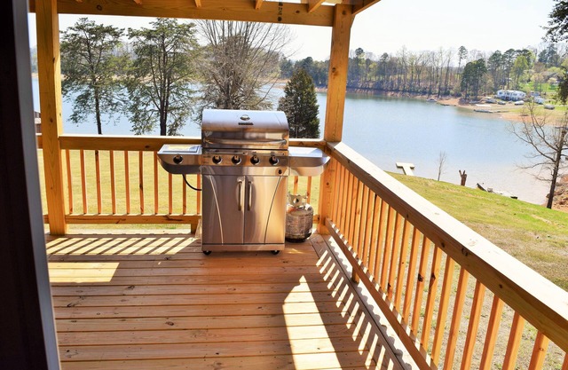 El Lake House Lake front / Private Dock / Sleeps 12