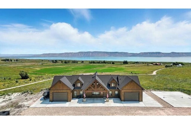 The Last Frontier - Hot Tub. Basketball Court . Teepee. 20 Acres with Lake Views