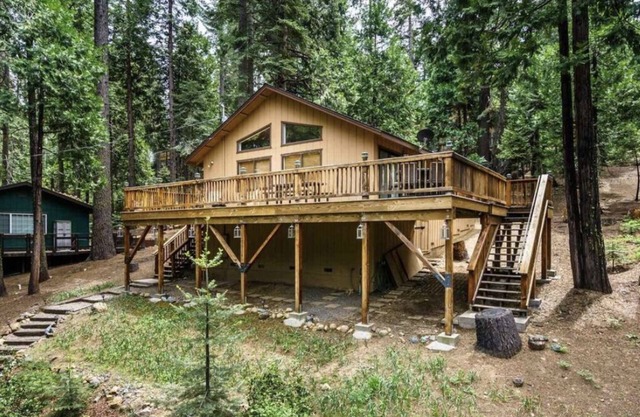 The Lazy Lodge Cabin in Cold Springs *WiFi and AT&T cell service working”