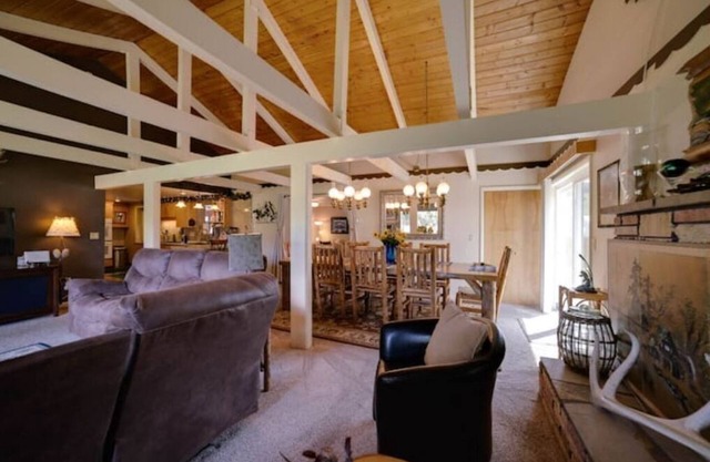 The Leaning Tree Apartment