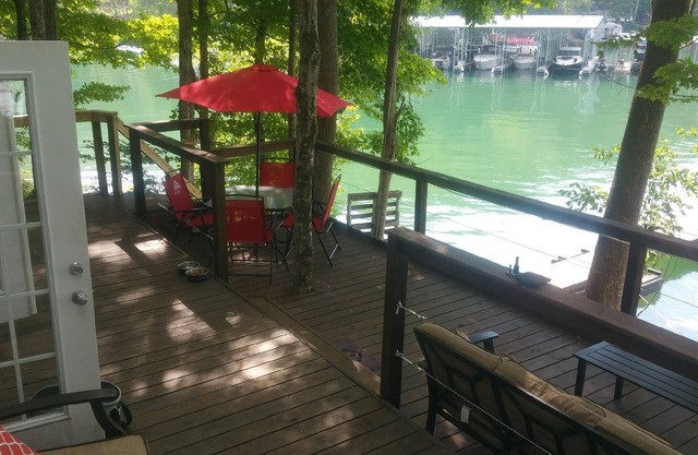 ¡The Little Dipper! Frente al lago pequeña casa de moda con muelle privado!