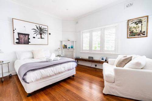 The Little Palm - Prime Locale between Beach and Wharf