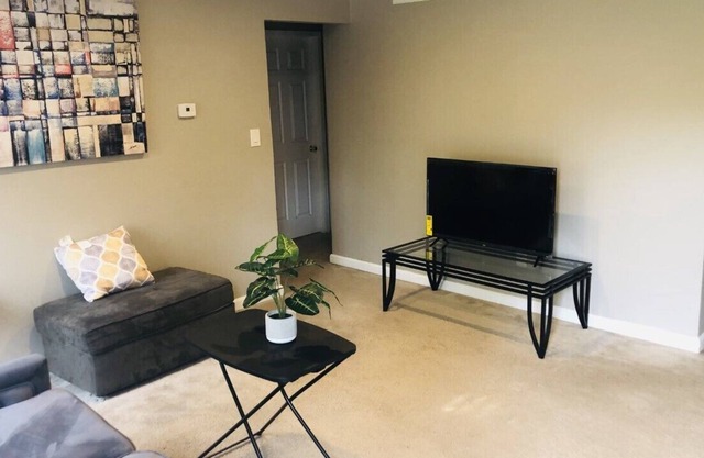 The Little Royal House of Woodward