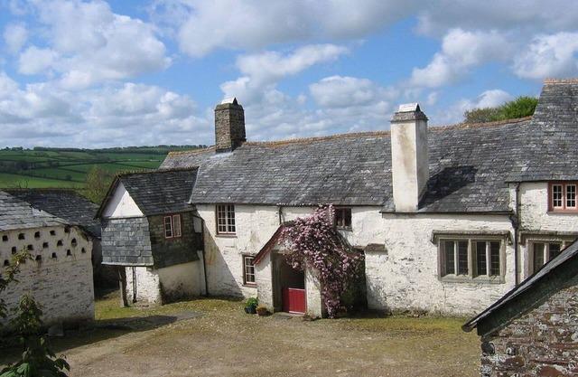 The Longhouse Sleeps 7 (3 Bedrooms)