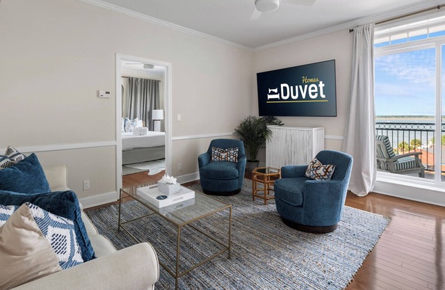 The Lookout- 1bd/1ba w. Stunning Water Views!