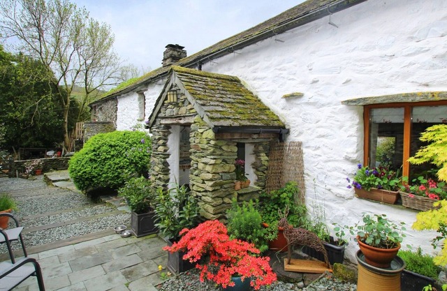 hermosa casa larga de piedra del siglo XVII cerca de Coniston
