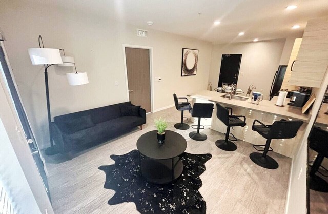 The Luxe Black Haven (340)