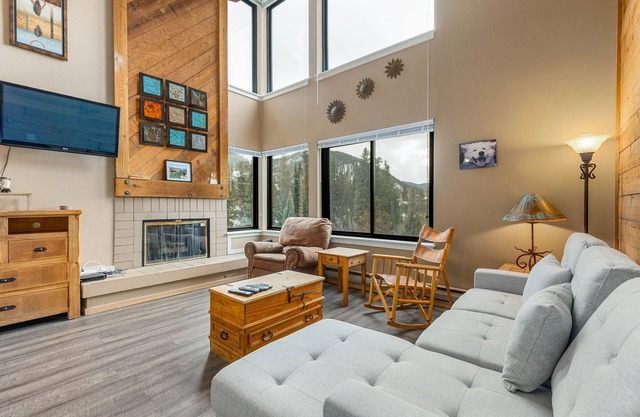 The Mall 1429 1 Bedroom Condo