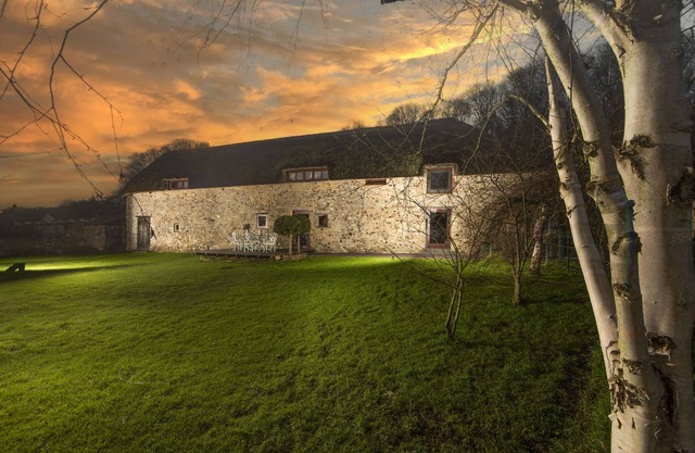 Parte del pesebre fue una vez estable, la terraza ofrece vistas ininterrumpidas hasta el río.