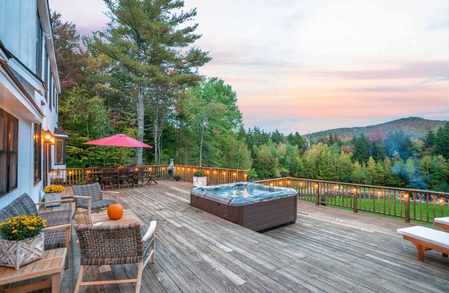 The Mansion-Rustic Contemporary W/ Hot Tub & Views