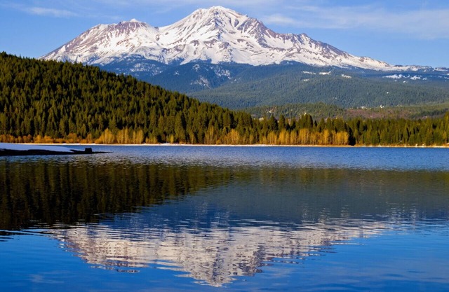La casa de vacaciones McCloud en el monte. Shasta Sleeps 10+, Wifi gratuito