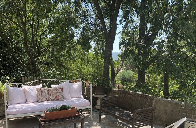 La reunión en Saint Maximin, Uzès