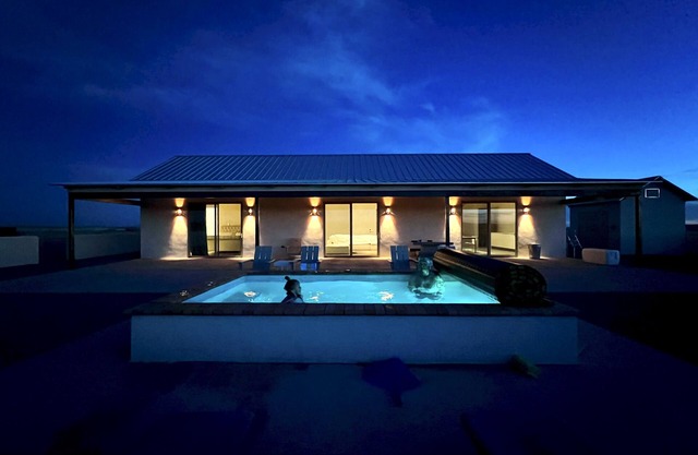 The Merit Camp: private modern ranch house w/pool just outside Marfa City limits