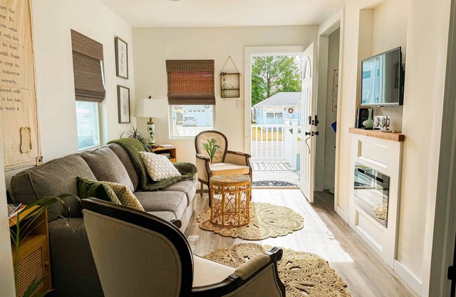 The Middle Cottage, Pool and Hot tub!