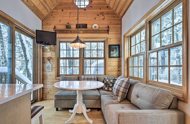 'The Minocqua Blue House' w/ Private Beach & Pier