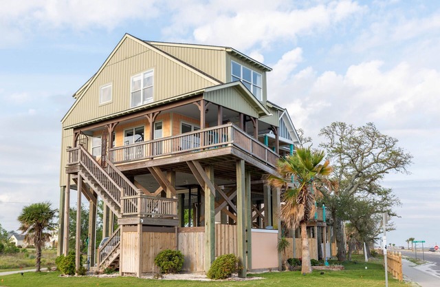 The Nest: una cabaña frente al mar que se encuentra muy por encima de las copas de los árboles