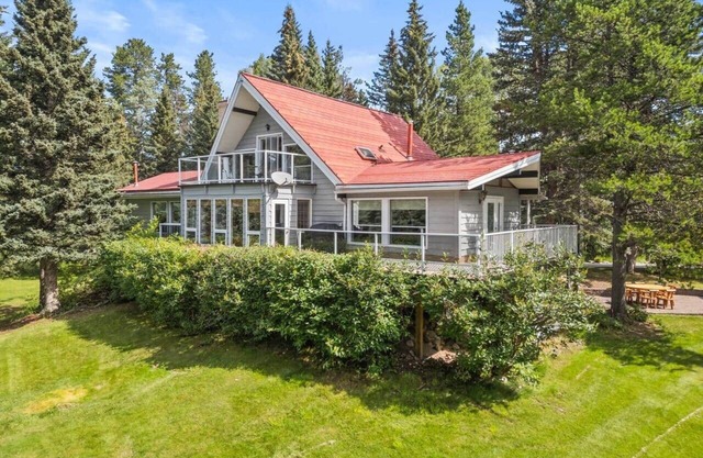 The Nest - Retro Cabin w/ Sauna