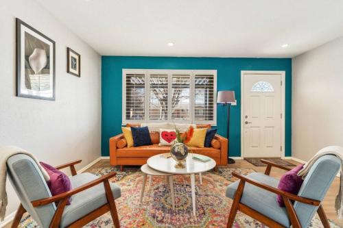 The New Cherry Creek Retreat. 4BR. Large Back Yard