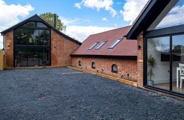 The Oaks Barns with Hot Tubs