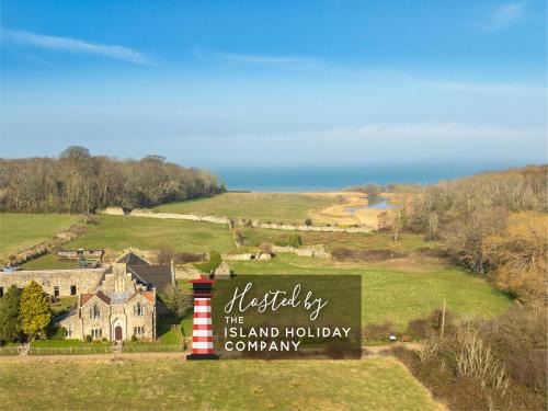 The Old Abbey Farmhouse - Stay at Quarr Abbey Monastery - Pet-Friendly Farmhouse with History & Countryside Views, surrounded by woodland & nature