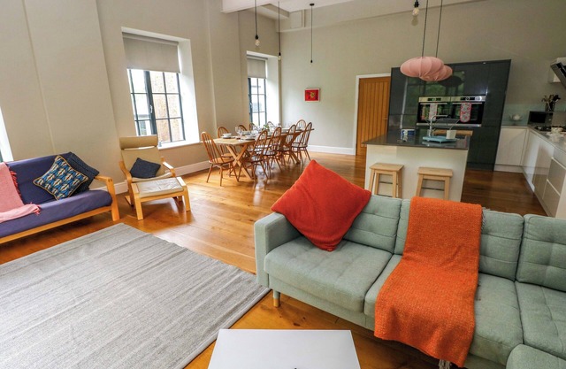 THE OLD CREAMERY, with a garden in Ffairfach