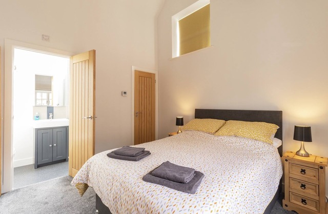 Rural-Baño con ducha-The Olde Coach House