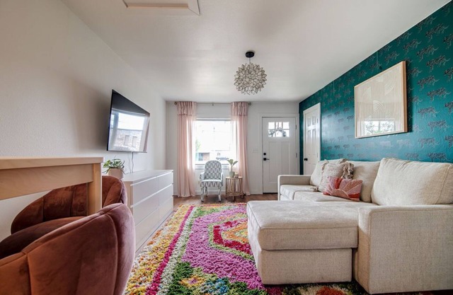 "The Oliver House" Off the River Trail