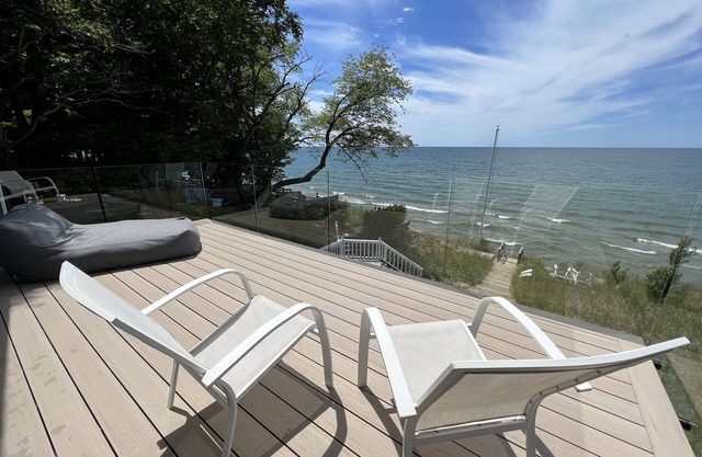 The Owl's Nest- Holland Beach House, private beach, remote work ready