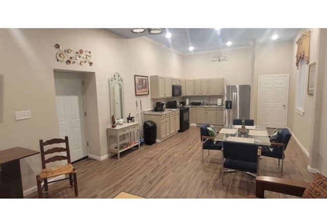 The Penthouse on Claiborne minutes from the French Quarter