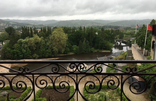 Las casas del Périgord en el lado de la abadía