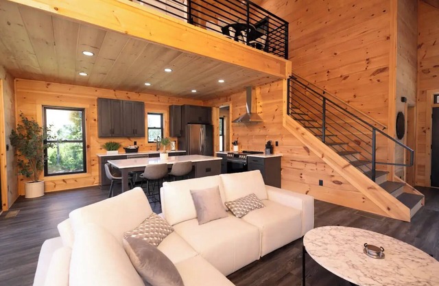 The Pickleball Lodge on beautiful North Georgia Mountains. 5 minutes from Winery