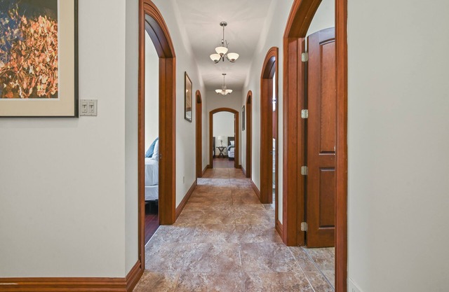 The Poconos Hideaway Cozy 7BR with Hot Tub & Nature Views