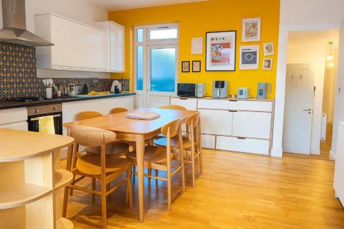 The Quiet City Escape 2 bedroom, 1 Bathroom
