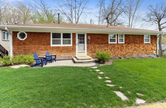 The Ranch by the Bay- Steps to Lake Geneva shoreline!