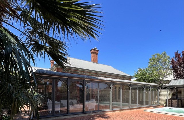 The Red Door: Expansive Home/Pool/4 BR w Ensuites