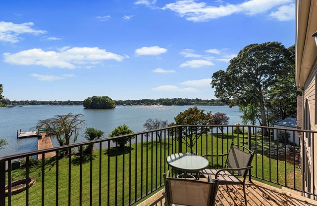 The Retreat at Morgan Bluff |Pool & Hot Tub| 8 bedrooms | Sleeps 20