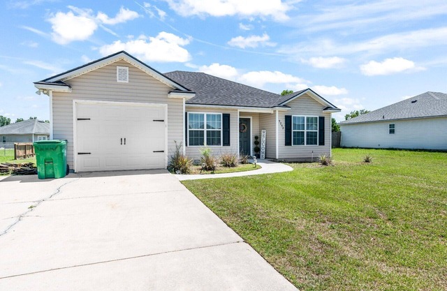 The Reveille Retreat – Pet-Friendly 3BR w/ Grill & Yard, Near Moody AFB