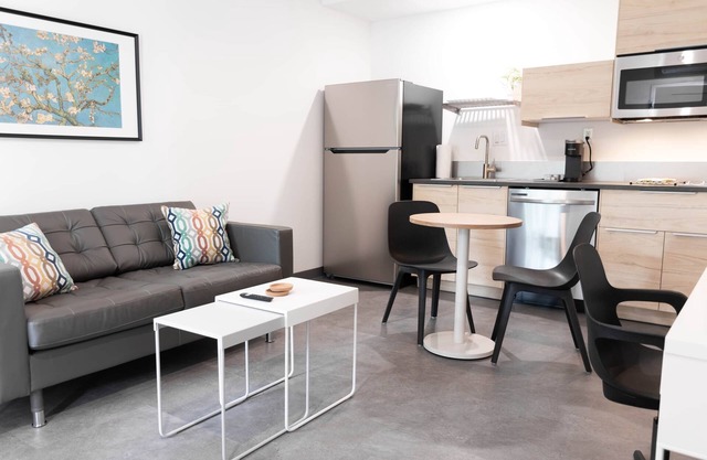 The Rosalie Suite 2, Steps from Norfolk's Hospitals