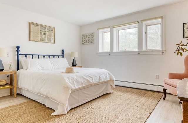 The Rose Room at Egremont Village Inn by AvantStay | Live Music & Bar