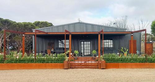 The Rusty Kangaroo - Premium Couples Retreat - Spectacular Ocean View - Great Hosts