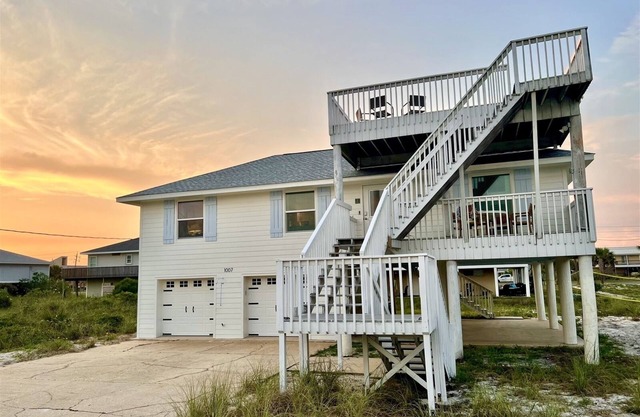 🌊The Salt House | Pet-Friendly | Bikes + Gear | Steps 2 Beach | Crow's Nest 🚲